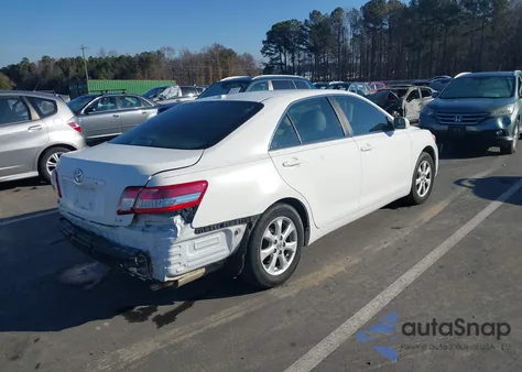 2011 Toyota Camry Le z USA, uszkodzony, nr VIN 4T1BF3EK2BU708860